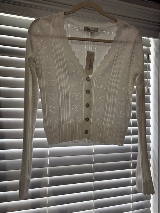 Francesca's Collections Sweaters - Francesca's Collections White Heart-Pattern Button Cardigan
